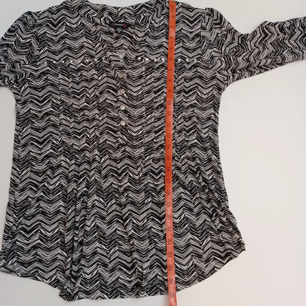 Cocomo Black and White Chevron‎ Women's Top